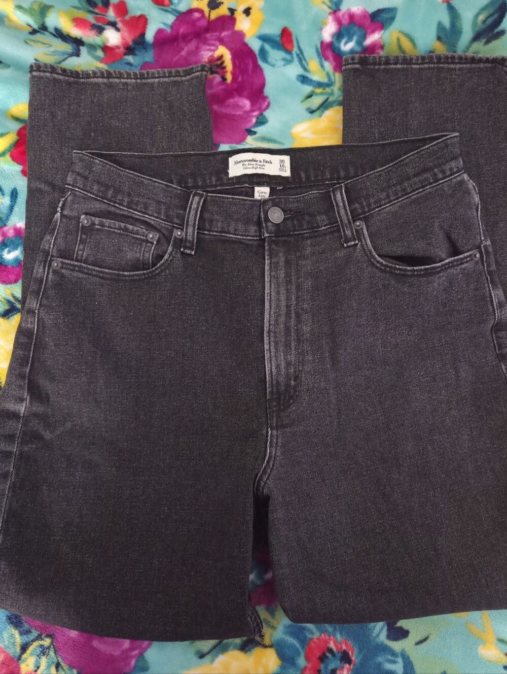 Abercrombie & Fitch The Slim Straight Ultra Highrise Jeans